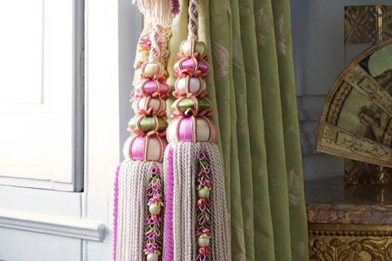 dekorativa borstar för gardiner foto