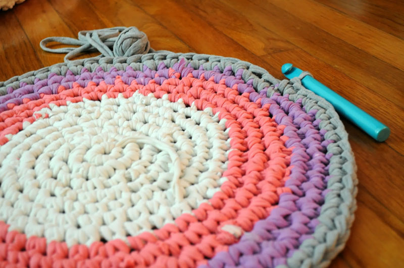 do it yourself rug from old t-shirts