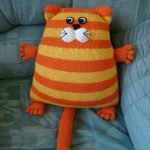 pillow cat knitted