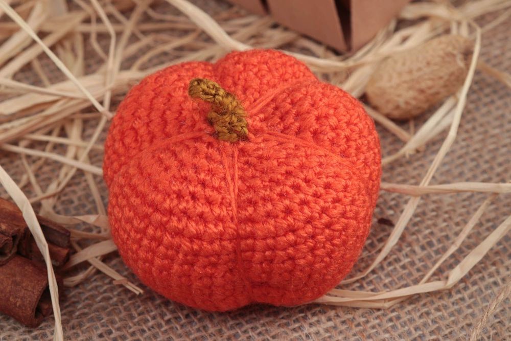 knitted pumpkin pillow