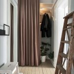 gardiner i omklädningsrummet istället för dörrinredning