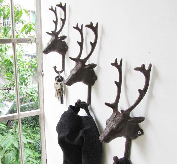 hanger with deer