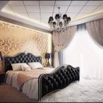 yatak odası tasarımı için bir perde ve yatak örtü seti seçin