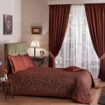 yatak odası fotoğraf dekoru için bir dizi perde ve yatak örtüleri seçin