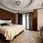 yatak odası fotoğraf tasarımı için bir dizi perde ve yatak örtüleri seçin