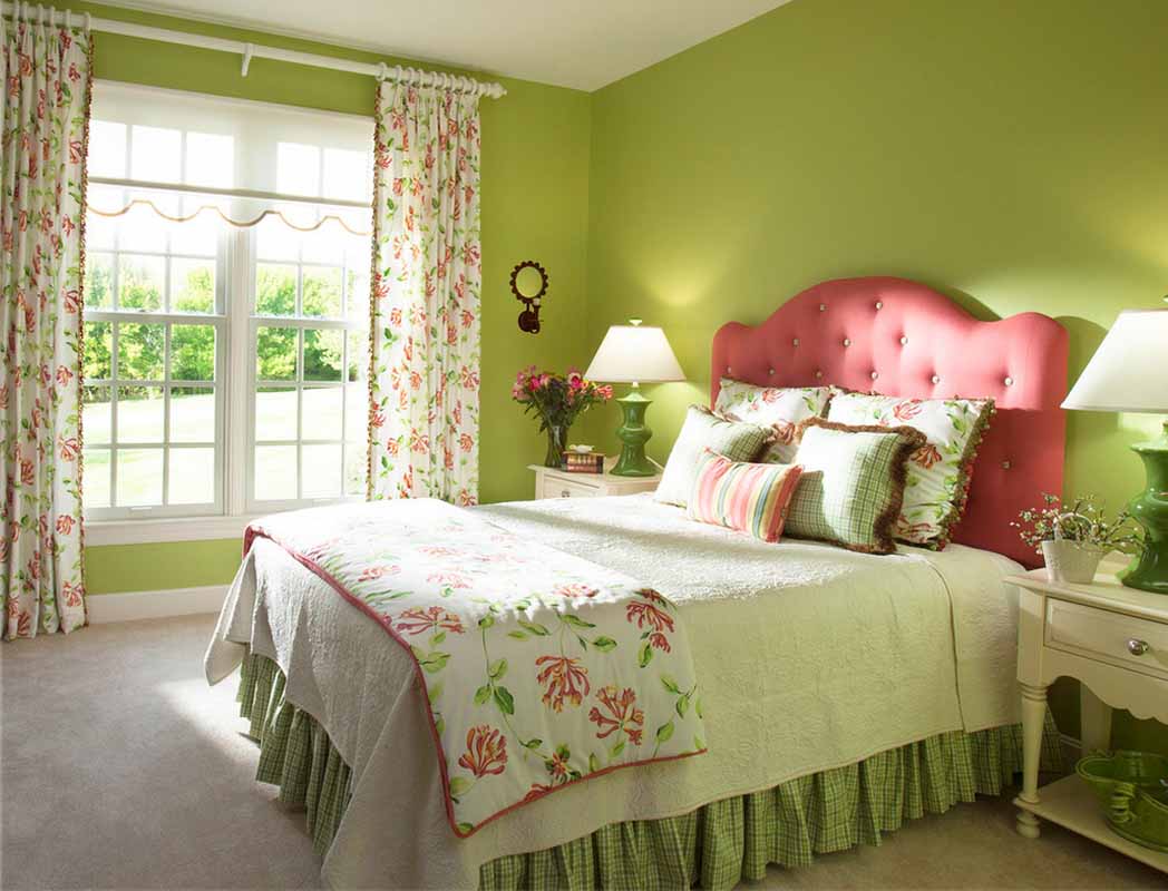 yatak odası fotoğraf seçenekleri için perde ve yatak örtüleri kümesi
